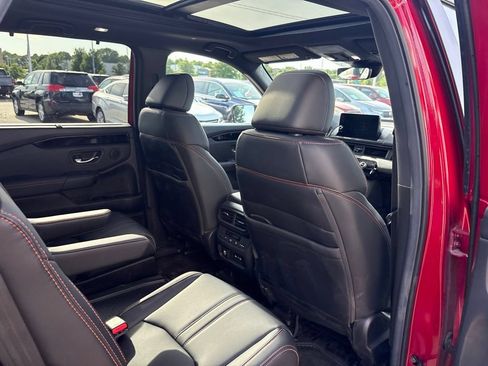 Used 2025 Honda Pilot TrailSport image 33