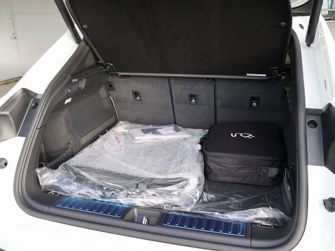 Used 2025 Porsche Macan 4S Electric image 17