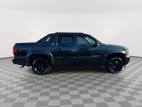Used 2013 Chevrolet Avalanche LTZ image 2