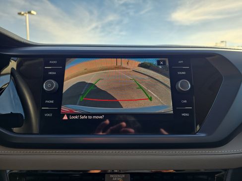 Certified 2024 Volkswagen Taos SE image 14