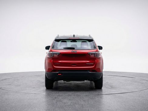 Used 2025 Jeep Compass Trailhawk AWD/4WD image 7