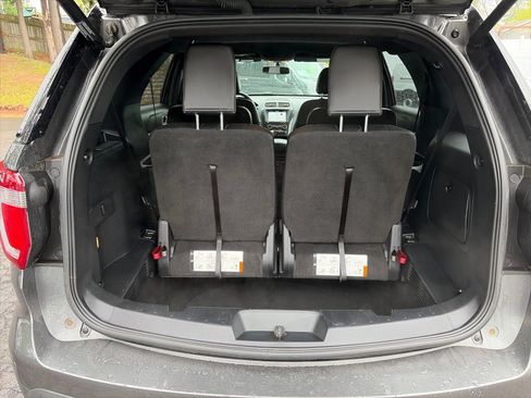 Used 2017 Ford Explorer XLT w/ Equipment Group 202A AWD/4WD image 9