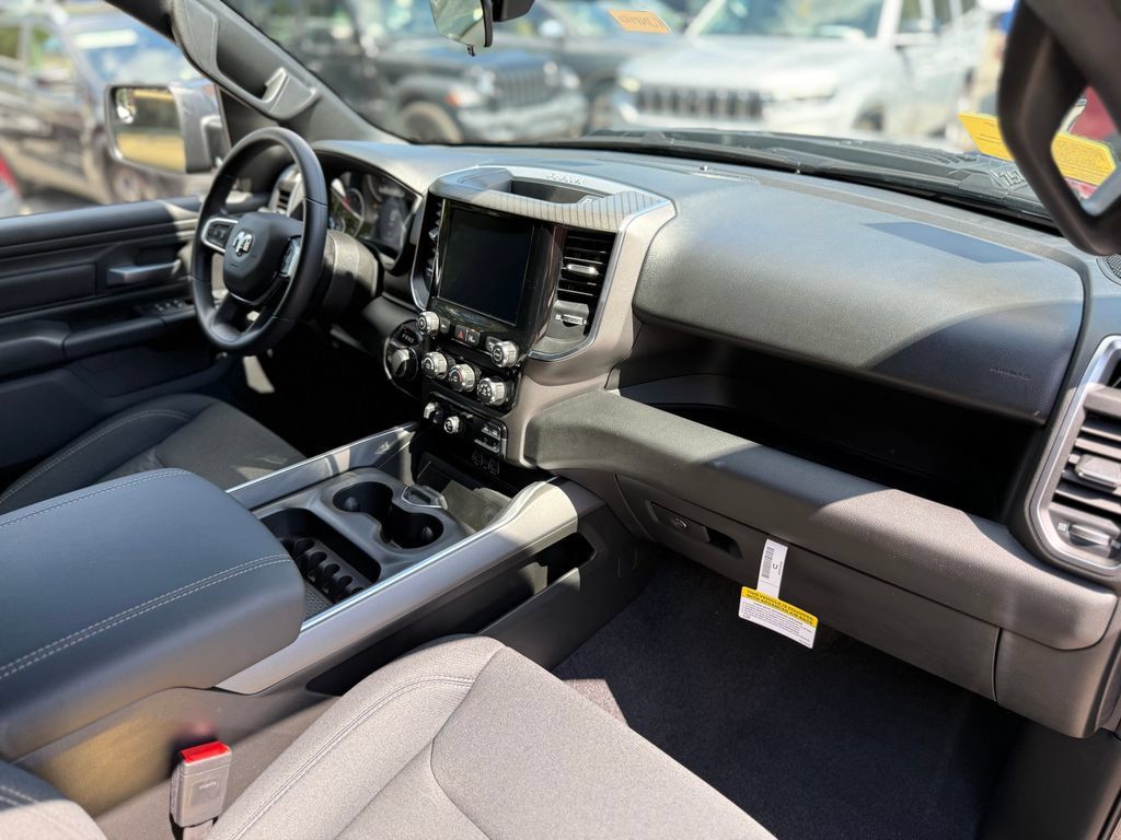 New 2026 RAM 1500 Express AWD/4WD image 12
