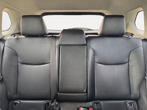 Used 2025 Toyota Corolla Cross XLE w/ Convenience Package FWD image 24