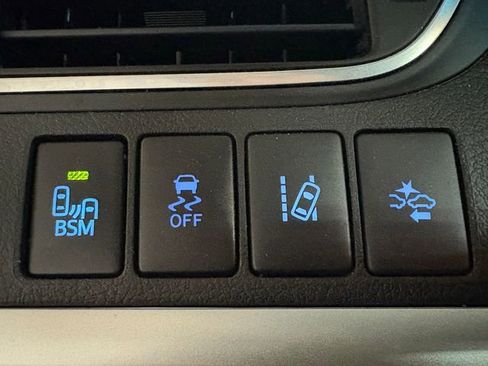 Used 2016 Toyota Camry XSE image 8