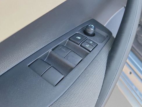 Used 2025 Toyota Corolla LE w/ Convenience Package image 18