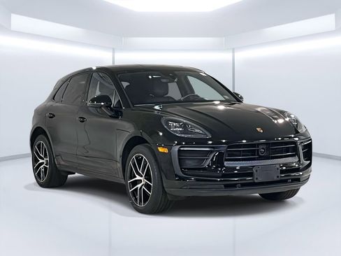 Certified 2023 Porsche Macan AWD/4WD image 9