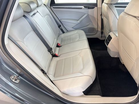 Used 2016 Volkswagen Passat 1.8T SE FWD image 29