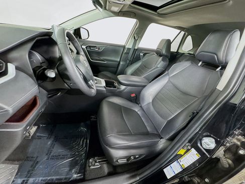 Used 2022 Toyota RAV4 Limited image 12