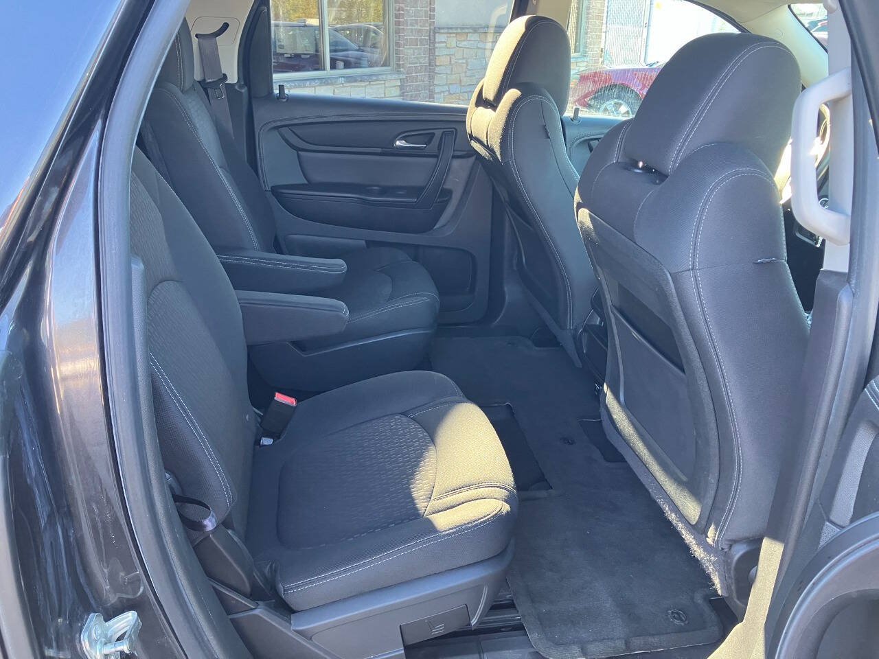 Used 2015 GMC Acadia SLE AWD/4WD image 17