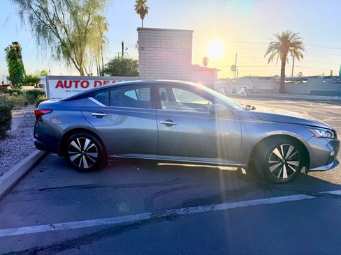 Used 2022 Nissan Altima 2.5 SV FWD image 7