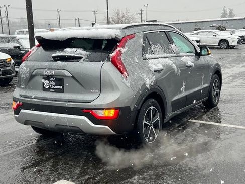 Certified 2025 Kia Niro EX image 5