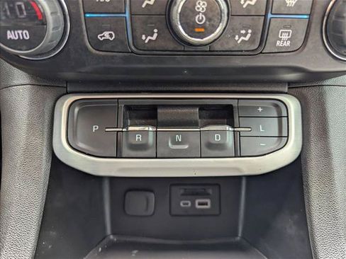 Used 2023 GMC Acadia SLT w/ Technology Package FWD image 12