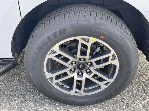 New 2025 Ford Expedition Max Active image 9