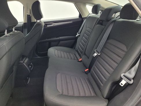 Used 2019 Ford Fusion SE image 18