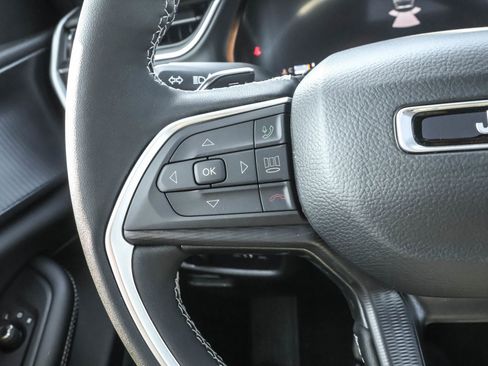 New 2025 Jeep Grand Cherokee Altitude image 24