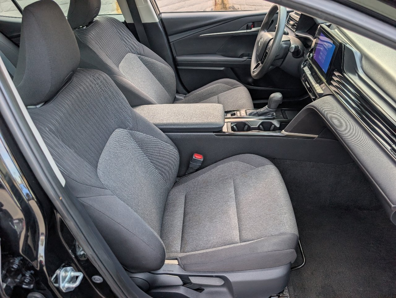 Used 2025 Toyota Camry LE FWD image 8
