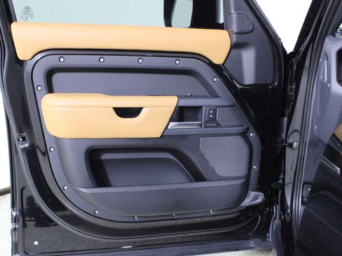 Used 2022 Land Rover Defender 110 X image 18