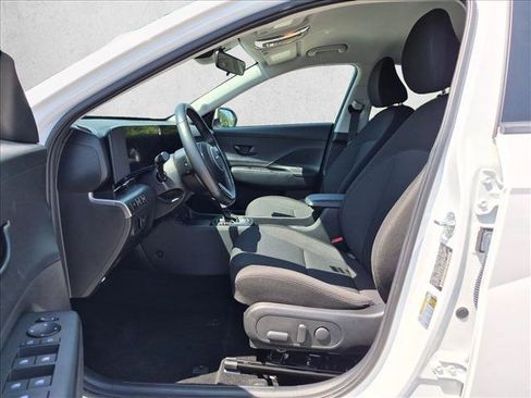 Used 2025 Hyundai Kona SEL FWD image 17