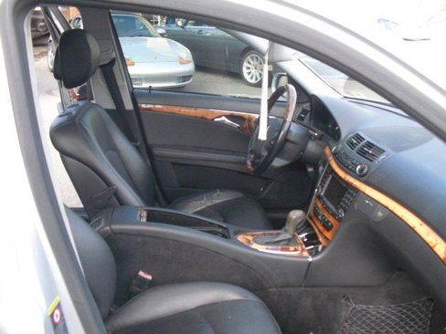 Used 2006 Mercedes-Benz E 350 Sedan image 4