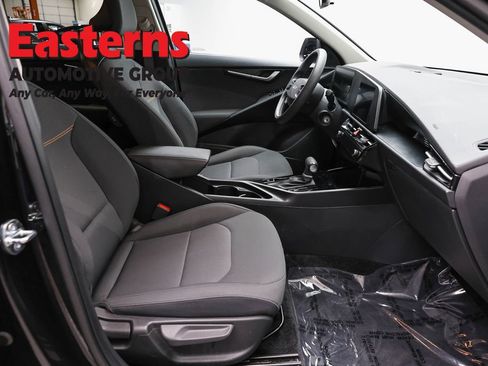 Used 2025 Kia Niro LX FWD image 23