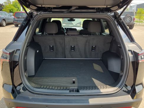 Used 2025 Chevrolet Equinox LT w/ Safety and Technology Package FWD image 7