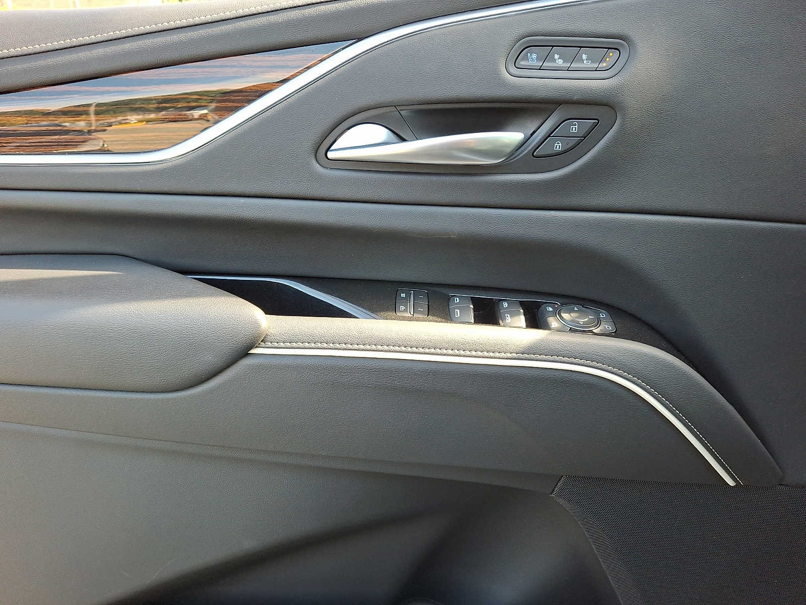 Used 2023 Cadillac Escalade Premium Luxury w/ LPO, Floor Liner Package AWD/4WD image 11
