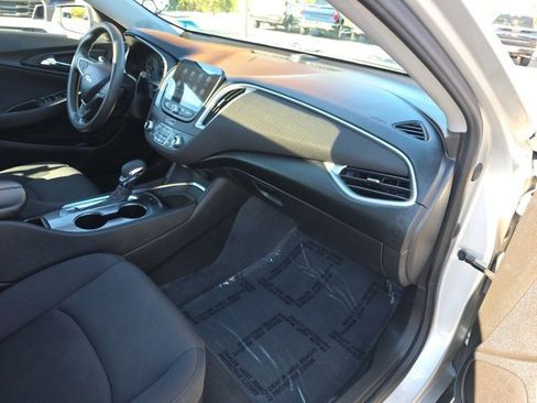 Used 2022 Chevrolet Malibu LT image 11