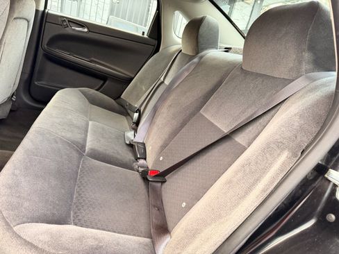 Used 2016 Chevrolet Impala LT FWD image 11