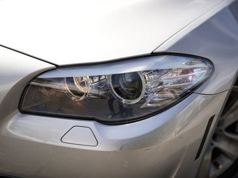 Used 2011 BMW 528i Sedan image 4