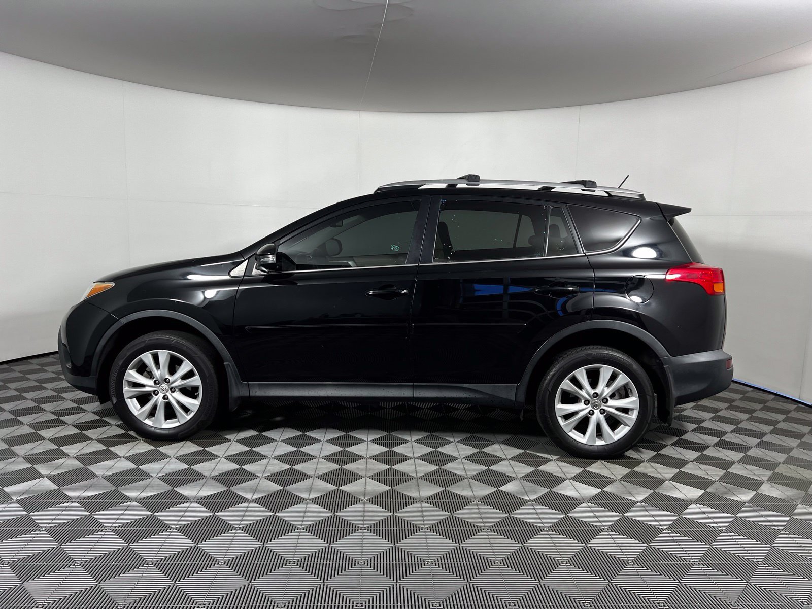 Used 2013 Toyota RAV4 Limited AWD/4WD image 8