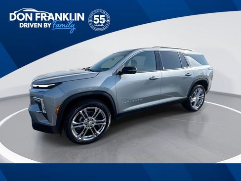 New 2026 Chevrolet Traverse LT image 1