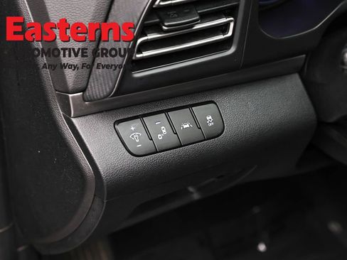Used 2020 Hyundai Elantra Limited w/ Winter Weather Package FWD image 23