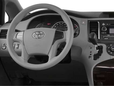 Used 2014 Toyota Sienna SE FWD image 5