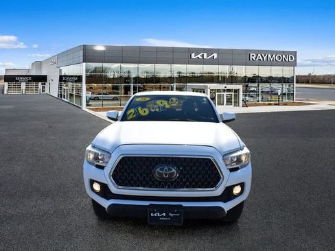 Used 2018 Toyota Tacoma TRD Off-Road AWD/4WD image 8