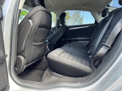 Used 2013 Ford Fusion SE FWD image 25