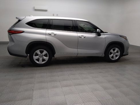 Used 2021 Toyota Highlander LE image 10
