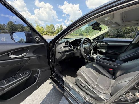 Used 2017 Honda Civic Touring image 12
