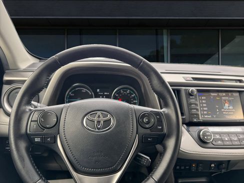 Used 2016 Toyota RAV4 Limited image 4