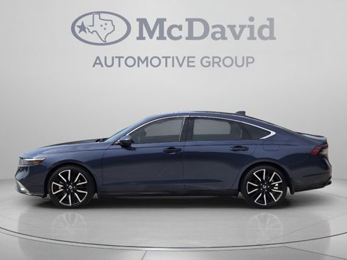 Used 2023 Honda Accord Touring image 2