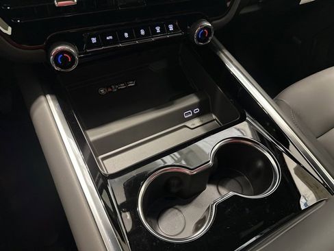 New 2025 Chevrolet Suburban LT w/ Comfort Package image 33