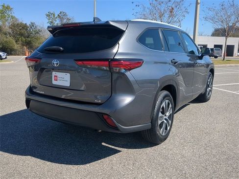 Certified 2023 Toyota Highlander XLE image 4