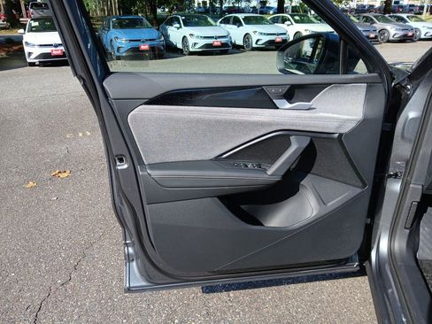 New 2025 Volkswagen Tiguan S image 10