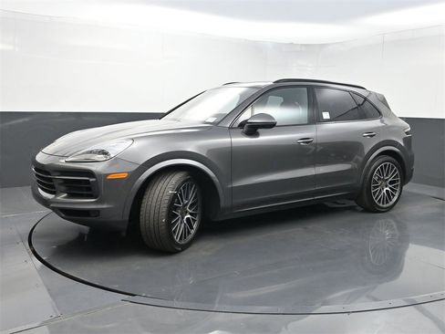 Used 2022 Porsche Cayenne S image 23