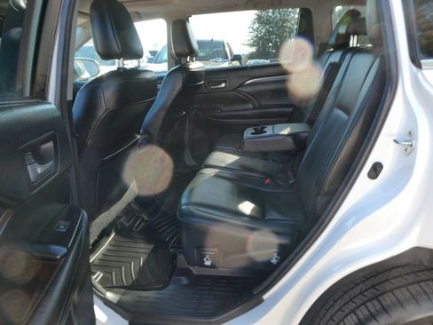 Used 2018 Toyota Highlander Limited image 32