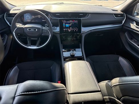 Used 2023 Jeep Grand Cherokee Altitude image 12