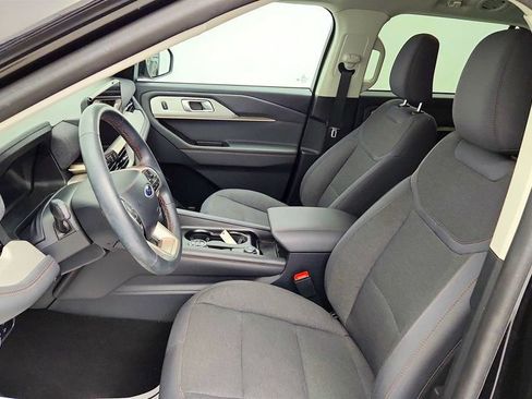 Used 2025 Ford Explorer Active AWD/4WD image 19