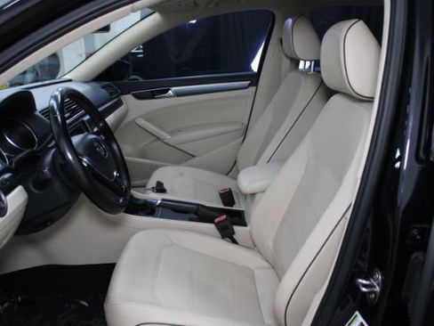 Used 2018 Volkswagen Passat 2.0T R-Line FWD image 10