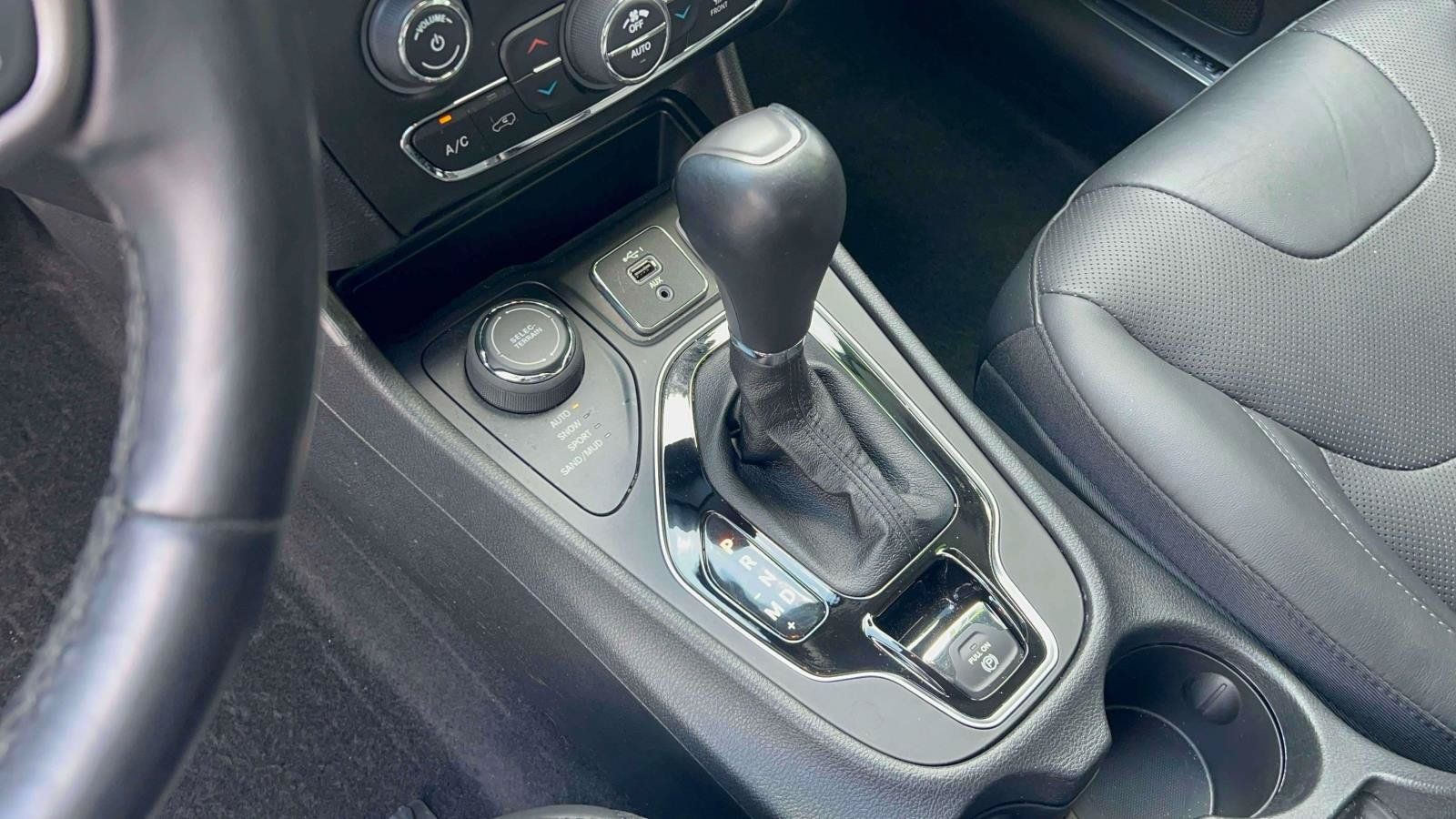 Used 2021 Jeep Cherokee Limited w/ Mopar Interior Package AWD/4WD image 13