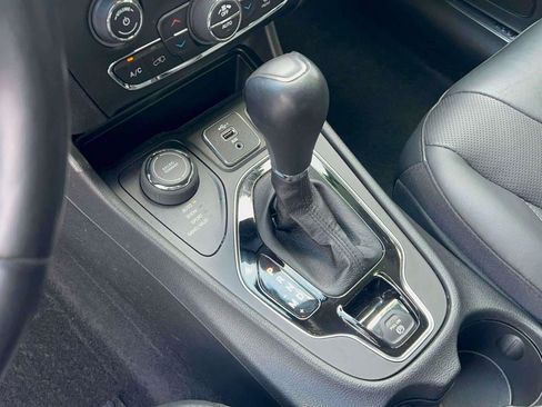 Used 2021 Jeep Cherokee Limited w/ Mopar Interior Package AWD/4WD image 13